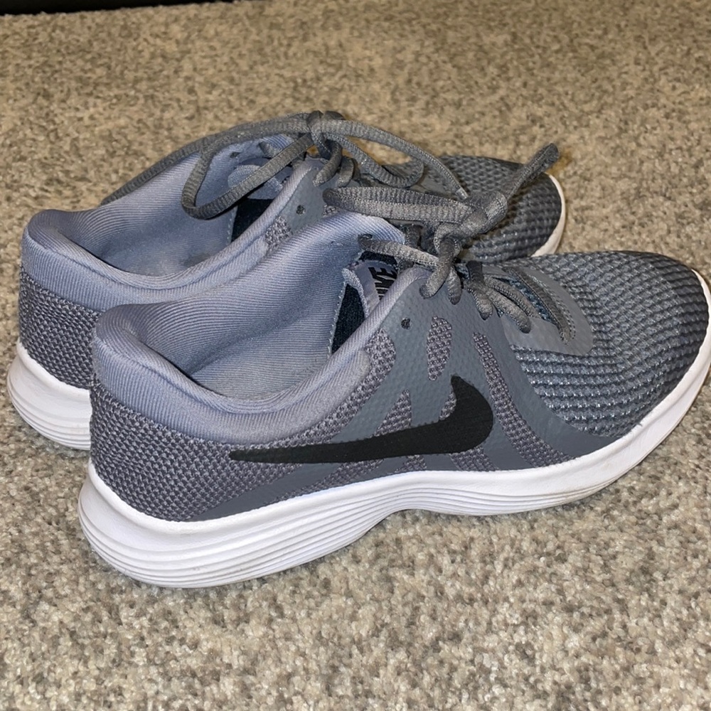 Nike 5.5y shoes